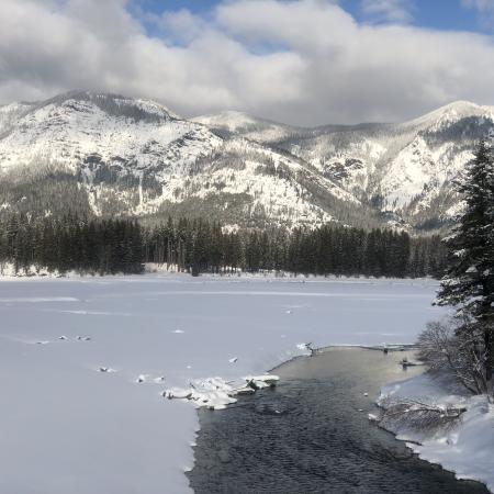 Frozen Lake Easton, snow covered mountains in background